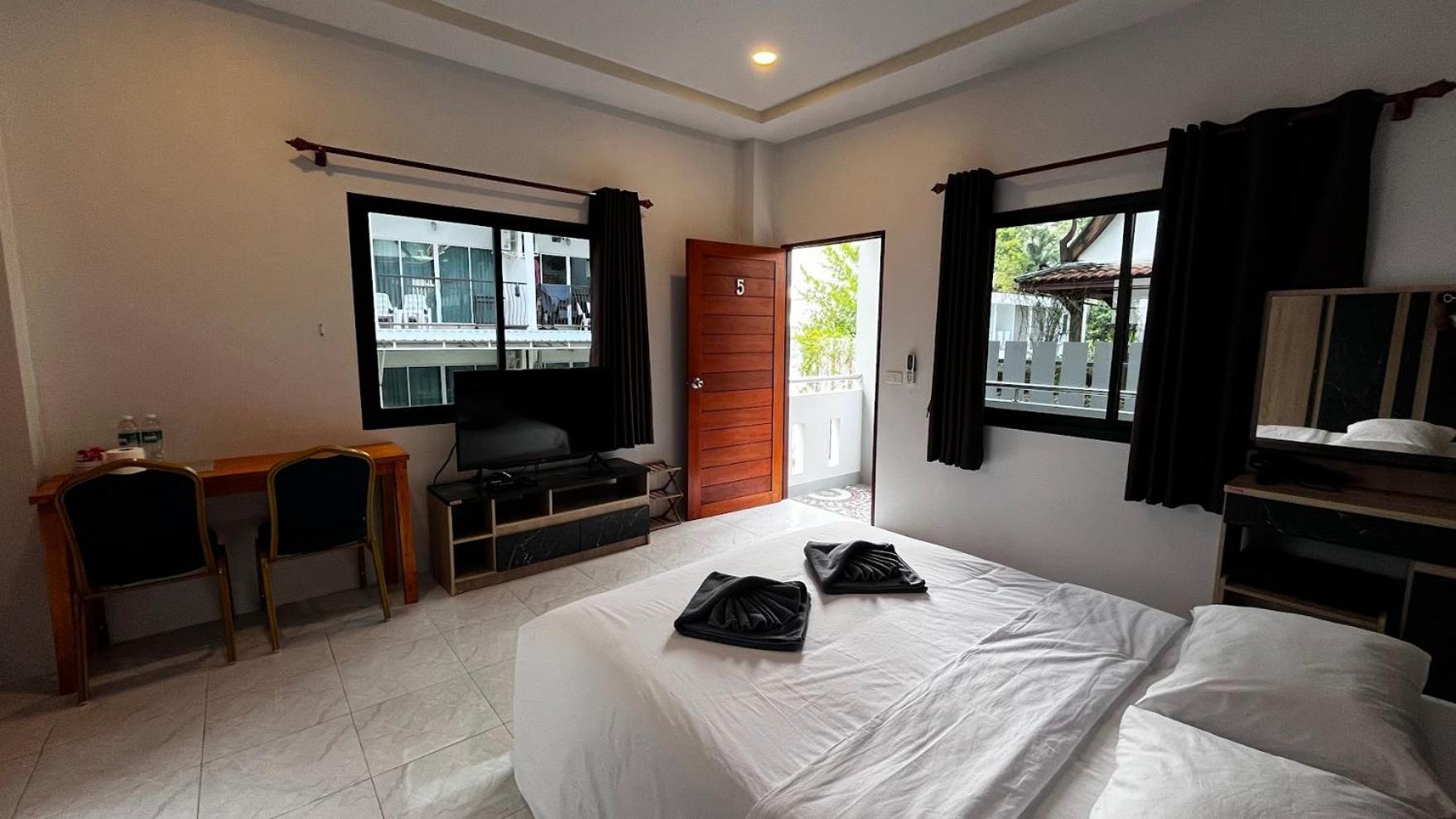 M&N Guesthouse Kata Buitenkant foto